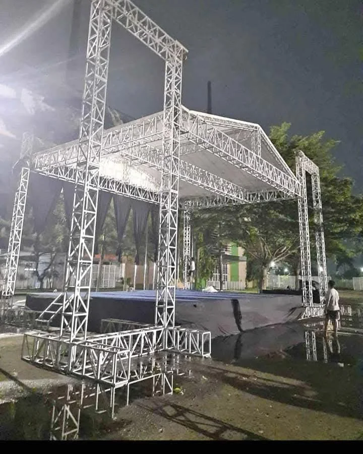 proses setting sewa panggung rigging di kantor bupati kabupaten bantul untuk acara Hut RI